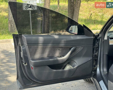 Тесла Модель 3 2018 в Киеве на Automoto.ua Серый Тесла Модель 3, объемом двигателя 0 л и пробегом 82 тыс. км за 18499 $, фото 9 на Automoto.ua