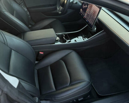 Сірий Тесла Модель 3, об'ємом двигуна 0 л та пробігом 50 тис. км за 18500 $, фото 8 на Automoto.ua