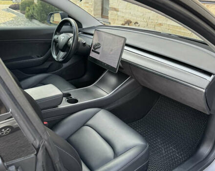 Серый Тесла Модель 3, объемом двигателя 0 л и пробегом 84 тыс. км за 17400 $, фото 46 на Automoto.ua