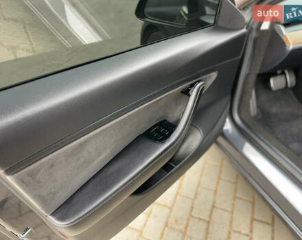 Сірий Тесла Модель 3, об'ємом двигуна 0 л та пробігом 76 тис. км за 19900 $, фото 12 на Automoto.ua