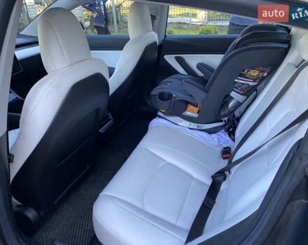 Серый Тесла Модель 3, объемом двигателя 0 л и пробегом 70 тыс. км за 20500 $, фото 14 на Automoto.ua