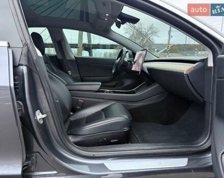 Серый Тесла Модель 3, объемом двигателя 0 л и пробегом 124 тыс. км за 14990 $, фото 15 на Automoto.ua