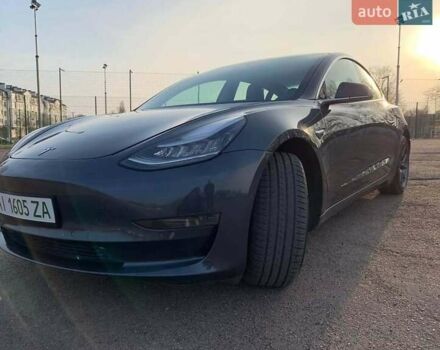 Серый Тесла Модель 3, объемом двигателя 0 л и пробегом 135 тыс. км за 18300 $, фото 3 на Automoto.ua
