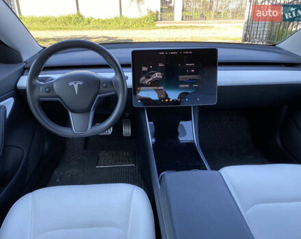 Серый Тесла Модель 3, объемом двигателя 0 л и пробегом 70 тыс. км за 20500 $, фото 11 на Automoto.ua