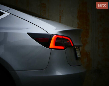 Серый Тесла Модель 3, объемом двигателя 0 л и пробегом 119 тыс. км за 18300 $, фото 20 на Automoto.ua