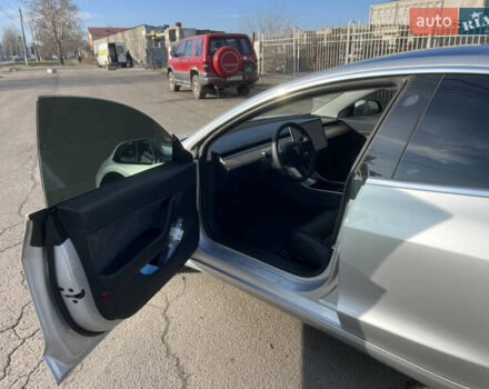 Серый Тесла Модель 3, объемом двигателя 0 л и пробегом 59 тыс. км за 16000 $, фото 8 на Automoto.ua