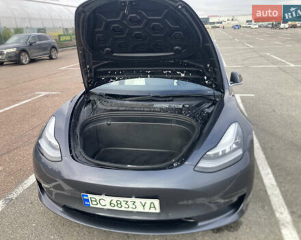 Серый Тесла Модель 3, объемом двигателя 0 л и пробегом 64 тыс. км за 16490 $, фото 9 на Automoto.ua