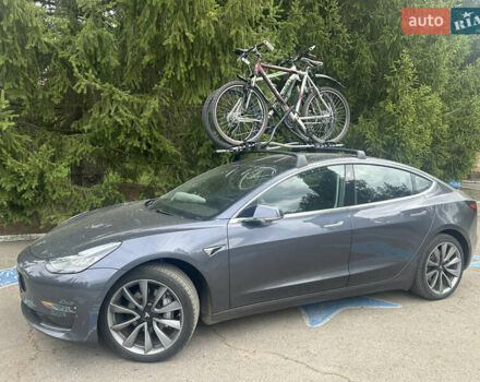 Серый Тесла Модель 3, объемом двигателя 0 л и пробегом 67 тыс. км за 19300 $, фото 2 на Automoto.ua