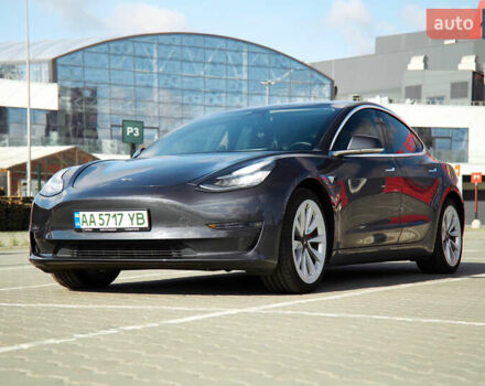 Серый Тесла Модель 3, объемом двигателя 0 л и пробегом 65 тыс. км за 23000 $, фото 1 на Automoto.ua