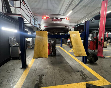 Серый Тесла Модель 3, объемом двигателя 0 л и пробегом 235 тыс. км за 14200 $, фото 11 на Automoto.ua