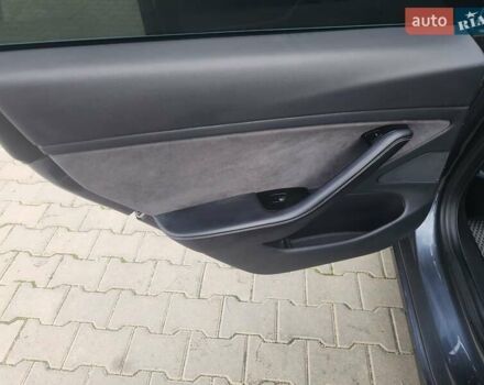 Серый Тесла Модель 3, объемом двигателя 0 л и пробегом 282 тыс. км за 16300 $, фото 10 на Automoto.ua