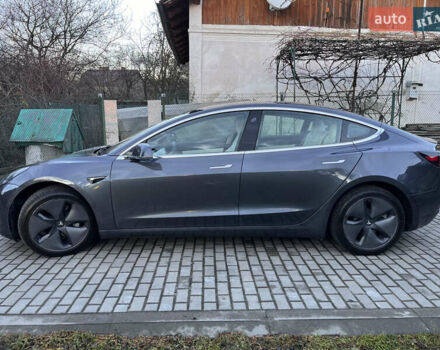 Серый Тесла Модель 3, объемом двигателя 0 л и пробегом 64 тыс. км за 16490 $, фото 4 на Automoto.ua