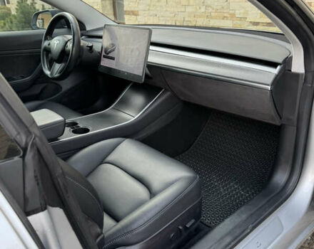 Серый Тесла Модель 3, объемом двигателя 0 л и пробегом 84 тыс. км за 17400 $, фото 45 на Automoto.ua