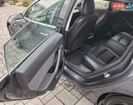 Серый Тесла Модель 3, объемом двигателя 0 л и пробегом 194 тыс. км за 14700 $, фото 6 на Automoto.ua