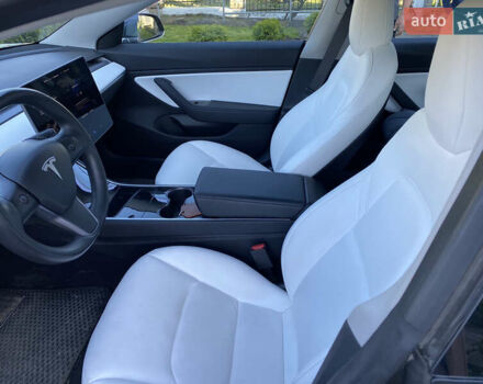 Серый Тесла Модель 3, объемом двигателя 0 л и пробегом 70 тыс. км за 20500 $, фото 12 на Automoto.ua