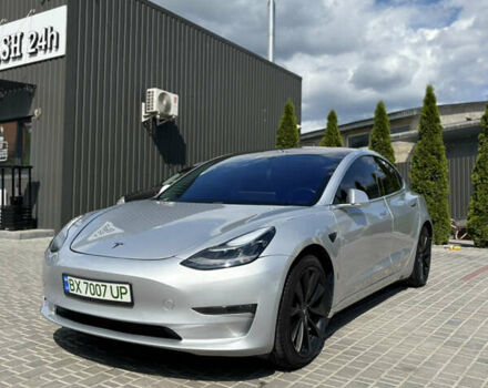 Тесла Модель 3 2018 в Каменце-Подольском на Automoto.ua Серый Тесла Модель 3, объемом двигателя 0 л и пробегом 180 тыс. км за 17300 $, фото 5 на Automoto.ua