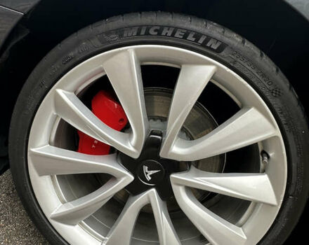 Тесла Модель 3 2018 у Чернівцях на Automoto.ua Сірий Тесла Модель 3, об'ємом двигуна 0 л та пробігом 30 тис. км за 19900 $, фото 10 на Automoto.ua