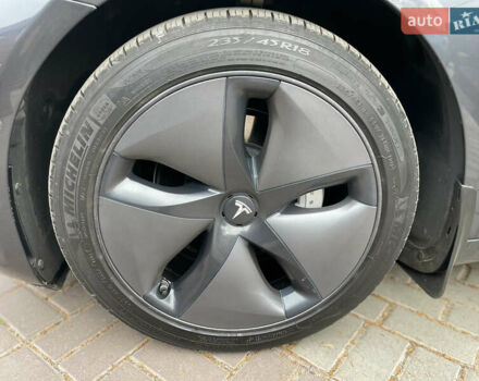 Сірий Тесла Модель 3, об'ємом двигуна 0 л та пробігом 76 тис. км за 19900 $, фото 25 на Automoto.ua