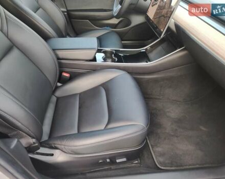 Серый Тесла Модель 3, объемом двигателя 0 л и пробегом 78 тыс. км за 19900 $, фото 38 на Automoto.ua