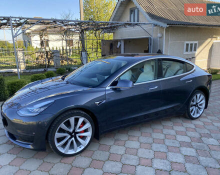 Серый Тесла Модель 3, объемом двигателя 0 л и пробегом 70 тыс. км за 20500 $, фото 4 на Automoto.ua