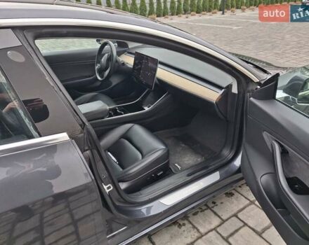 Серый Тесла Модель 3, объемом двигателя 0 л и пробегом 194 тыс. км за 14700 $, фото 9 на Automoto.ua