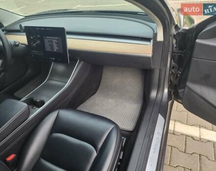 Серый Тесла Модель 3, объемом двигателя 0 л и пробегом 282 тыс. км за 16300 $, фото 19 на Automoto.ua