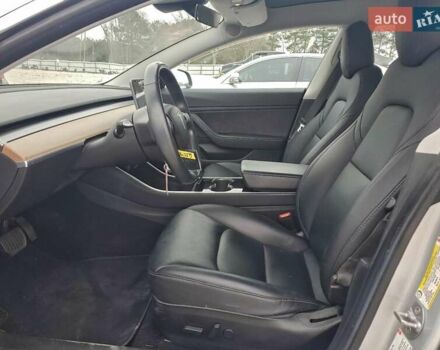 Серый Тесла Модель 3, объемом двигателя 0 л и пробегом 86 тыс. км за 11015 $, фото 6 на Automoto.ua