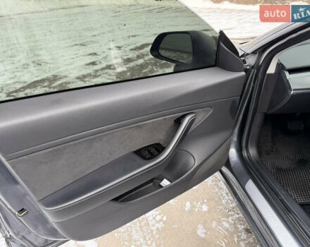 Серый Тесла Модель 3, объемом двигателя 0 л и пробегом 150 тыс. км за 17000 $, фото 9 на Automoto.ua