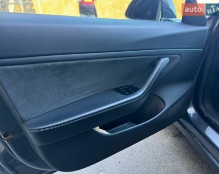 Серый Тесла Модель 3, объемом двигателя 0 л и пробегом 154 тыс. км за 15299 $, фото 7 на Automoto.ua