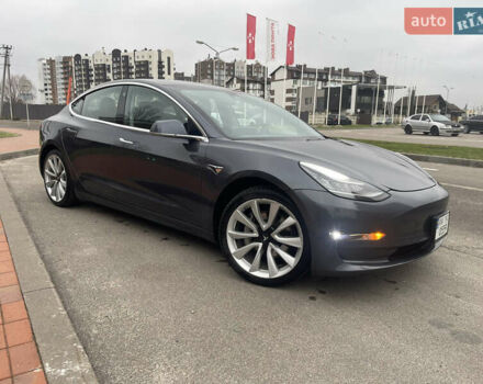 Серый Тесла Модель 3, объемом двигателя 0 л и пробегом 140 тыс. км за 16500 $, фото 3 на Automoto.ua