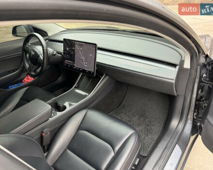 Серый Тесла Модель 3, объемом двигателя 0 л и пробегом 155 тыс. км за 17999 $, фото 12 на Automoto.ua