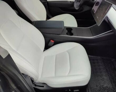 Серый Тесла Модель 3, объемом двигателя 0 л и пробегом 62 тыс. км за 16900 $, фото 16 на Automoto.ua