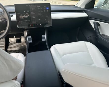 Серый Тесла Модель 3, объемом двигателя 0 л и пробегом 65 тыс. км за 0 $, фото 6 на Automoto.ua
