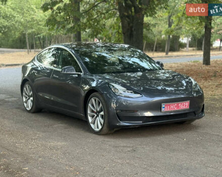 Серый Тесла Модель 3, объемом двигателя 0 л и пробегом 93 тыс. км за 18500 $, фото 2 на Automoto.ua