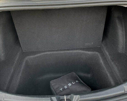 Серый Тесла Модель 3, объемом двигателя 0 л и пробегом 84 тыс. км за 17400 $, фото 57 на Automoto.ua