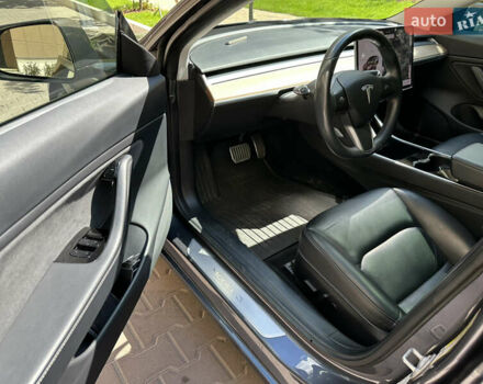 Серый Тесла Модель 3, объемом двигателя 0 л и пробегом 90 тыс. км за 17600 $, фото 27 на Automoto.ua