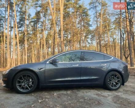 Серый Тесла Модель 3, объемом двигателя 0 л и пробегом 70 тыс. км за 18500 $, фото 4 на Automoto.ua