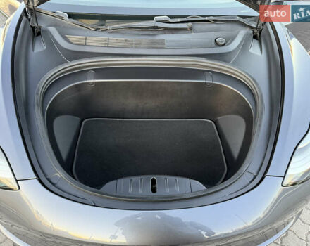 Серый Тесла Модель 3, объемом двигателя 0 л и пробегом 54 тыс. км за 18399 $, фото 13 на Automoto.ua