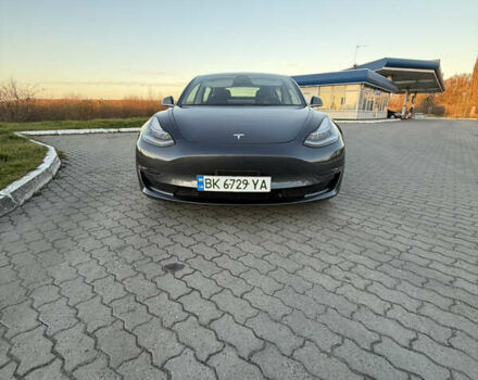Серый Тесла Модель 3, объемом двигателя 0 л и пробегом 54 тыс. км за 18399 $, фото 7 на Automoto.ua