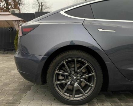 Серый Тесла Модель 3, объемом двигателя 0 л и пробегом 158 тыс. км за 20490 $, фото 4 на Automoto.ua