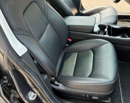 Серый Тесла Модель 3, объемом двигателя 0 л и пробегом 82 тыс. км за 15800 $, фото 16 на Automoto.ua