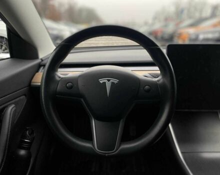 Серый Тесла Модель 3, объемом двигателя 0 л и пробегом 158 тыс. км за 20490 $, фото 20 на Automoto.ua