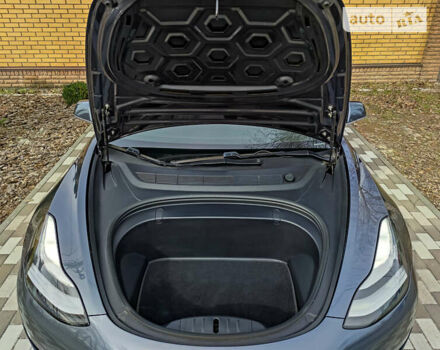 Серый Тесла Модель 3, объемом двигателя 0 л и пробегом 75 тыс. км за 22500 $, фото 20 на Automoto.ua