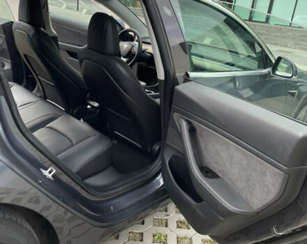 Сірий Тесла Модель 3, об'ємом двигуна 0 л та пробігом 63 тис. км за 17700 $, фото 16 на Automoto.ua