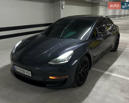 Серый Тесла Модель 3, объемом двигателя 0 л и пробегом 135 тыс. км за 19000 $, фото 2 на Automoto.ua