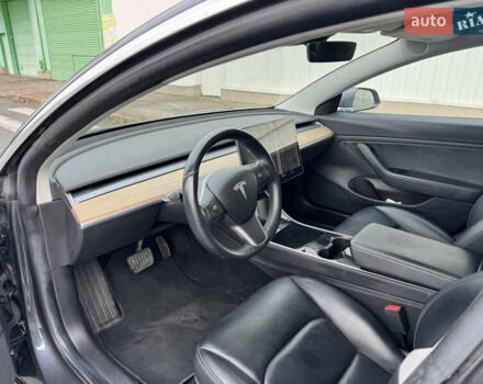 Серый Тесла Модель 3, объемом двигателя 0 л и пробегом 98 тыс. км за 15800 $, фото 5 на Automoto.ua