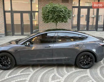 Серый Тесла Модель 3, объемом двигателя 0 л и пробегом 90 тыс. км за 27800 $, фото 4 на Automoto.ua