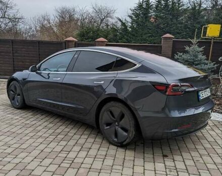 Серый Тесла Модель 3, объемом двигателя 0 л и пробегом 68 тыс. км за 23500 $, фото 3 на Automoto.ua