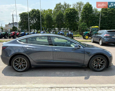 Серый Тесла Модель 3, объемом двигателя 0 л и пробегом 82 тыс. км за 15800 $, фото 4 на Automoto.ua