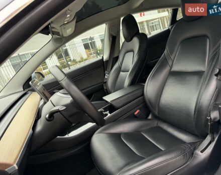 Серый Тесла Модель 3, объемом двигателя 0 л и пробегом 135 тыс. км за 16999 $, фото 51 на Automoto.ua